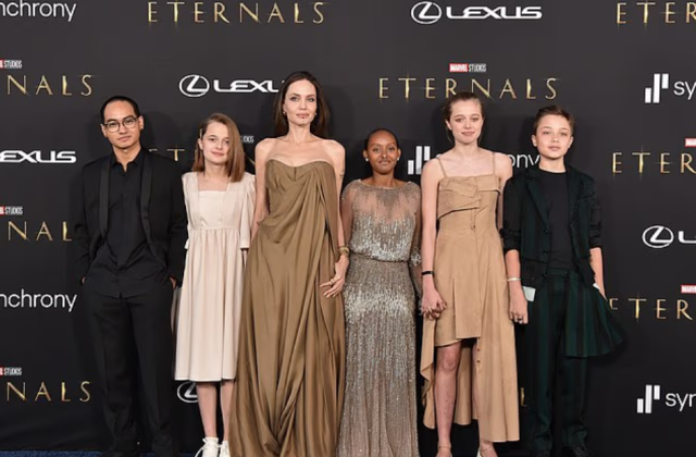 Angelina Jolie'nin Kızı Shiloh, Arabada Kız Arkadaşıyla Öpüşürken Görüntülendi!