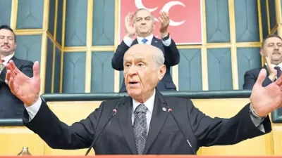 Bahçeli, Meclis grup toplantısında Resulullah’a hakaret içeren karikatürü “nefretle lanetledi”