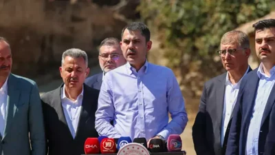 Çevre ve Şehircilik Bakanı Murat Kurum, İzmir Ödemiş’teki yangında zarar