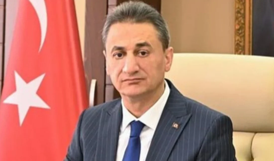 Bitlis eski Valisi Erol Karaömeroğlu, Sivas’ta geçirdiği trafik kazasında hayatını