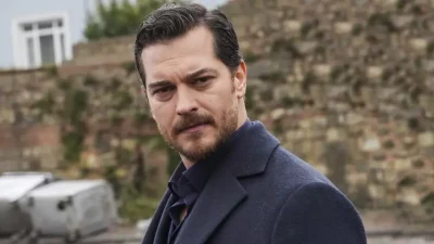 Çağatay Ulusoy’un sosyal medyada paylaştığı bıyıklı yeni hali büyük ilgi