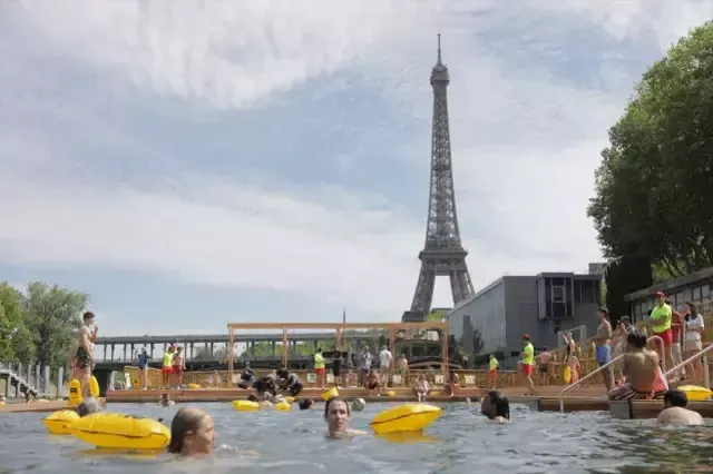 Fransa'nın başkenti Paris, simgesi haline gelen Seine Nehri'nde 102 yıl