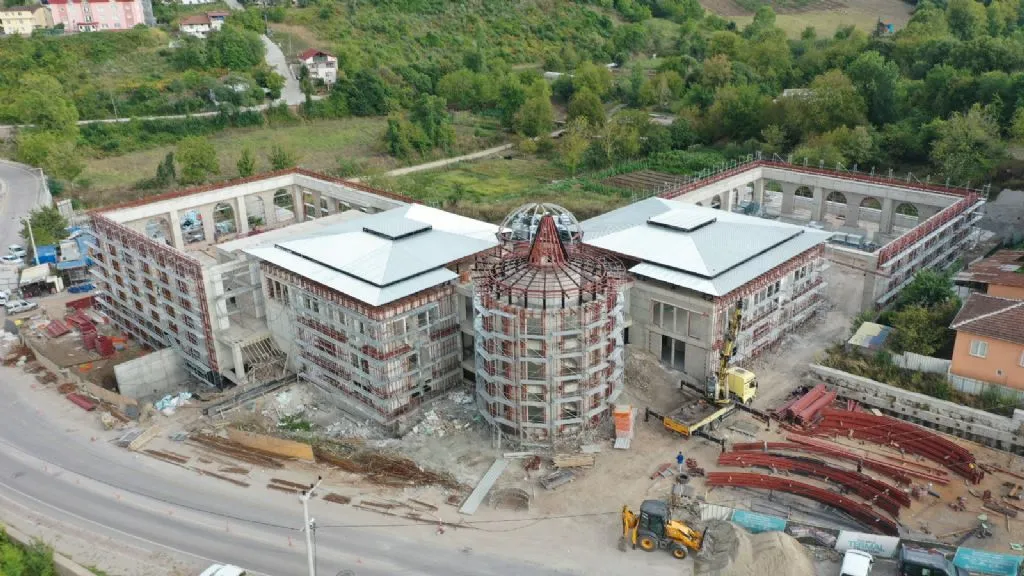 Kocaeli Büyükşehir Belediyesi tarafından Başiskele Yeniköy'de yapımı süren Termal Tesis,