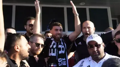 Beşiktaş’ın yeni transferi Orkun Kökçü için düzenlenen imza töreni 13