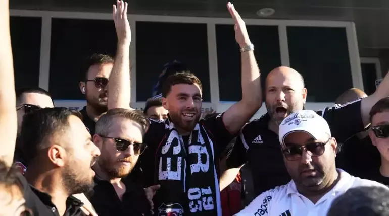 Beşiktaş’ın yeni transferi Orkun Kökçü için düzenlenen imza töreni 13