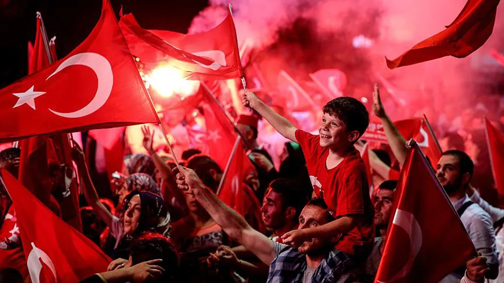 Türkiye, 15 Temmuz 2016 gecesi tarihinin en karanlık ve en