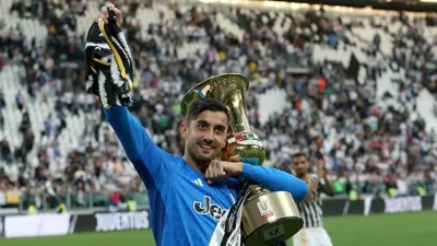 Yeni sezon hazırlıklarını sürdüren Fenerbahçe, teknik direktör Jose Mourinho yönetiminde