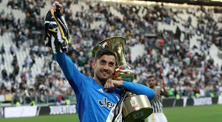 Yeni sezon hazırlıklarını sürdüren Fenerbahçe, teknik direktör Jose Mourinho yönetiminde