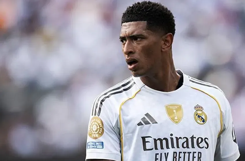Real Madrid’in genç yıldızı Jude Bellingham, çarşamba günü Londra’da omuz