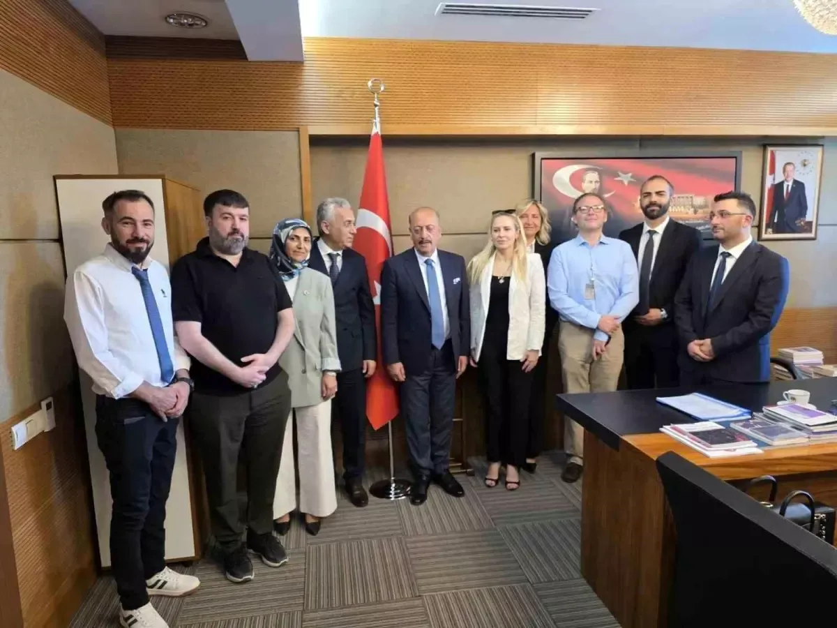 Aile hekimleri ve aile sağlığı çalışanlarına yönelik yapılan maaş kesintileri