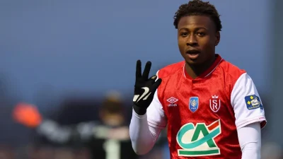 Süper Lig'de yeni sezon öncesi transfer çalışmalarını sürdüren Fenerbahçe, kadrosunu