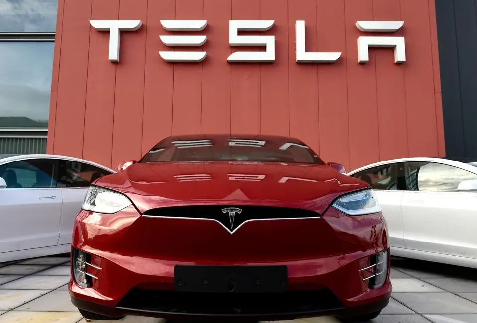 Elektrikli araç piyasasının öncüsü Tesla, uzun süredir merakla beklenen uygun