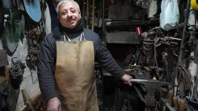 Kilis’te 28 yıldır sıcak demircilik yapan Mehmet Kemal Etçi, 40