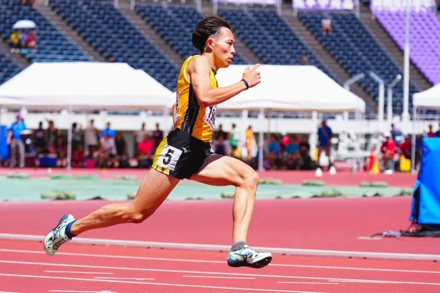 Hiroşima’da düzenlenen yarışta Shimizu, 100 metreyi 10.00 saniyede tamamlayarak atletizm