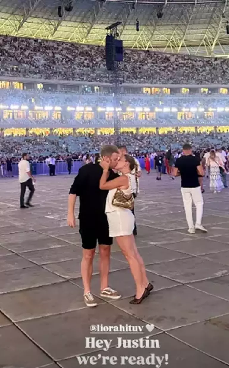 Ege Kökenli ve Eşinden Romantik Paylaşım! Justin Timberlake Konserinde Aşka Geldiler