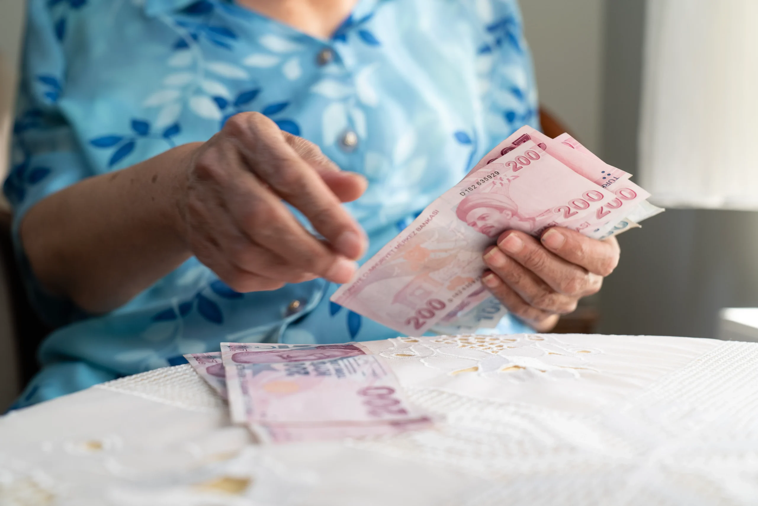 En Düşük Emekli Maaşı Ne Kadar Oldu? Ne Zaman Hesaplara Yatacak? Temmuz 2025 Zam Detayları Açıklandı