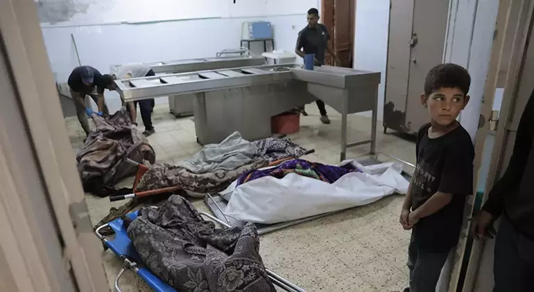 Gazze'deki Şifa Hastanesi Müdürü Muhammed Ebu Silmiyye, jeneratör yakıtının bitmek