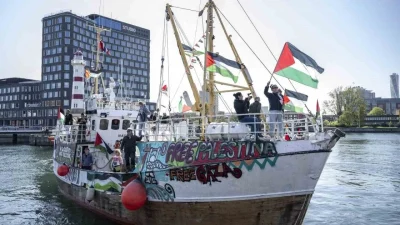 İsrail'in Gazze ablukasını kırmak amacıyla yola çıkan Hanzala gemisi aktivistlerinden
