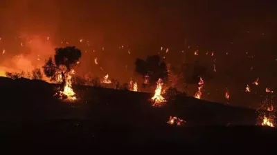 İzmir’de Buca, Ödemiş ve Çeşme’de çıkan orman yangınları yerleşim yerlerine
