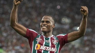  Galatasaray’ın uzun süre transfer listesinde yer alan Jhon Arias, Wolverhampton’a