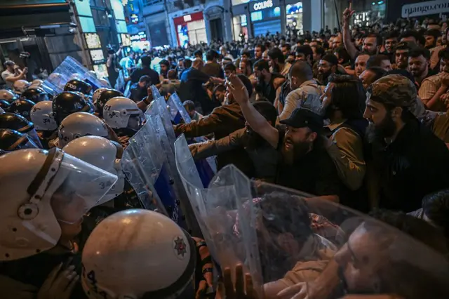 Leman dergisi gözaltı nedeni, Peygamber karikatürü krizi, protesto görüntüleri ve Yaşasın şeriat sloganları son dakika gelişmeleri nedir?