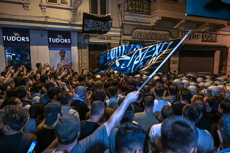 Leman dergisi gözaltı nedeni nedir? Peygamber karikatürü krizi, protesto görüntüleri
