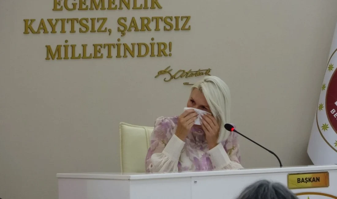 Bilecik Belediye Başkanı Melek Mızrak Subaşı, meclis toplantısında gözyaşlarını tutamadı.