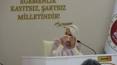 Bilecik Belediye Başkanı Melek Mızrak Subaşı, meclis toplantısında gözyaşlarını tutamadı.