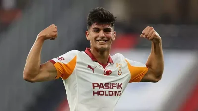 Galatasaray Teknik Direktörü Okan Buruk, hazırlık maçlarında parlayan 18 yaşındaki