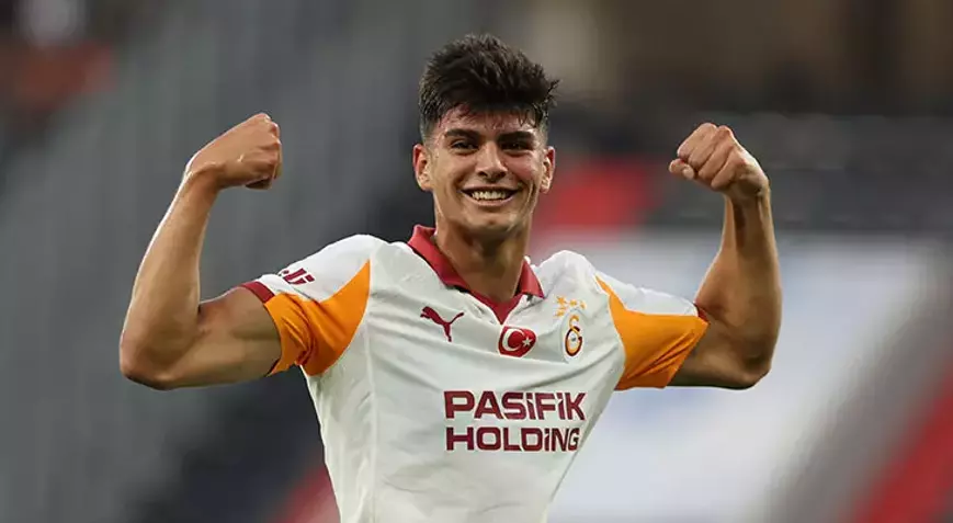 Galatasaray Teknik Direktörü Okan Buruk, hazırlık maçlarında parlayan 18 yaşındaki