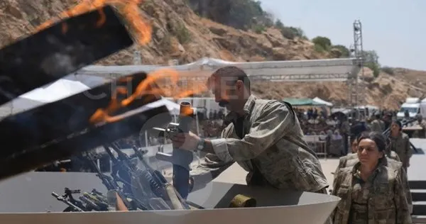 PKK Silahlarını Yakarak Bıraktı! Irak’ta Barış İçin Tarihi Görüntüler