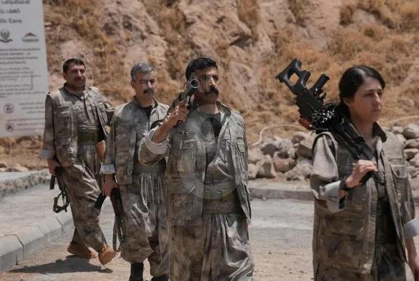 PKK Silahlarını Yakarak Bıraktı! Irak’ta Barış İçin Tarihi Görüntüler