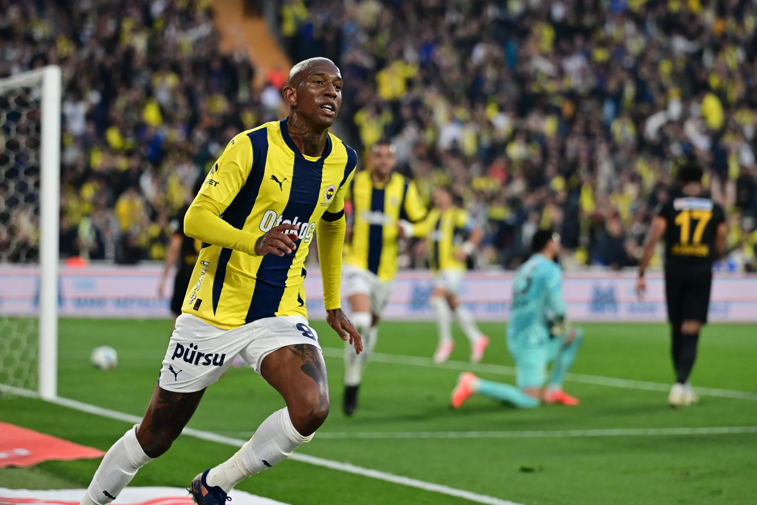 Talisca Sakatlandı mı? Fenerbahçe'den Kritik Açıklama Geldi