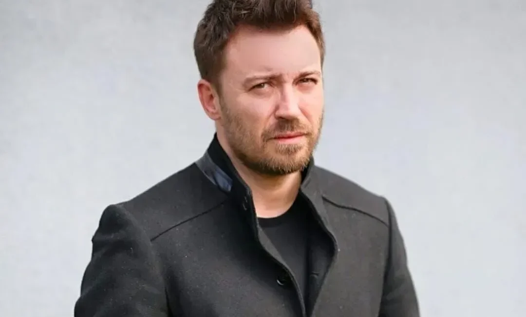 Tolga Güleç kimdir? Tiyatrodan televizyona, sinemadan dijital platformlara uzanan kariyeriyle