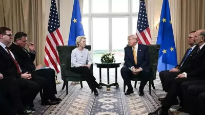 Trump’ın İskoçya gezisinde elindeki gizemli makyajlı bölge yeniden görüntülendi. Beyaz