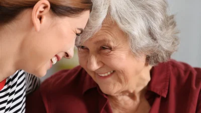 Alzheimer hastalığını tedavi etmek ve önlemek için hastalığın nasıl başladığını