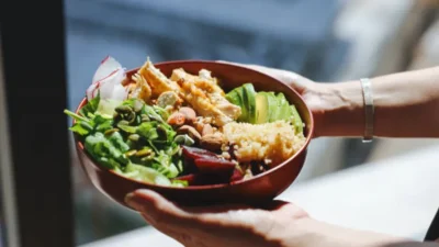 İsveç'teki Karolinska Enstitüsü'nden bilim insanları, beslenme biçimimizin ileriki yaşlarda karşılaşabileceğimiz