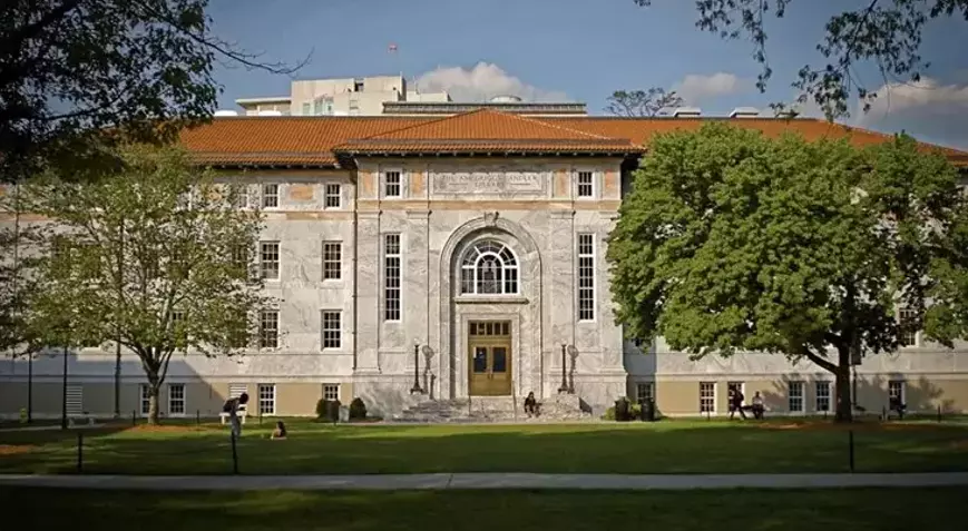 Emory Üniversitesi Atlanta kampüsünde silahlı saldırgan alarmı verildi. Üniversite yönetimi
