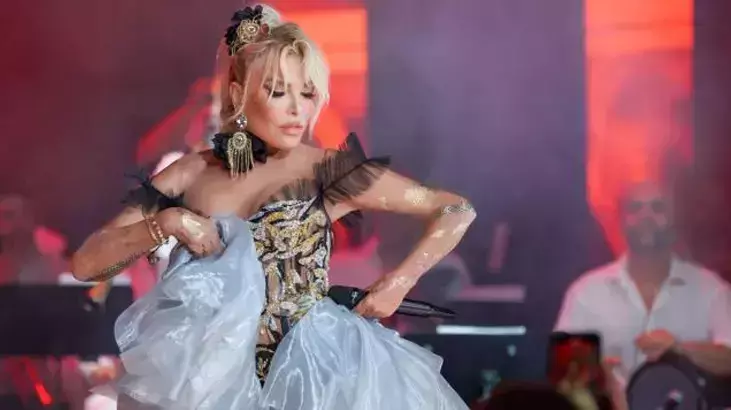 Ajda Pekkan’ın Yeni İmajı Olay Yarattı! Filtre Eleştirileri Ard Arda Geldi