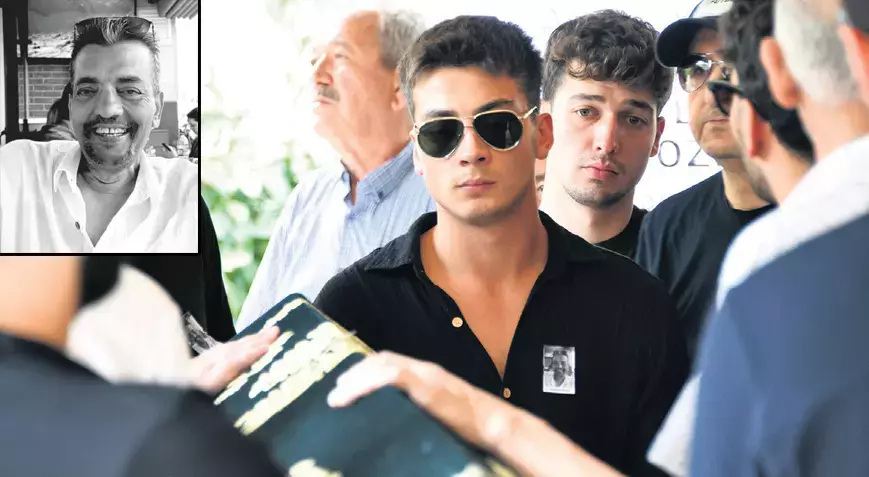 Atakan Özkaya babasının cenazesi ile gündeme geldi. Ünlü oyuncunun babası