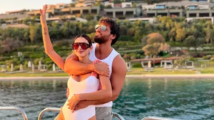 Can Yaman ve DJ Sara Bluma’dan Havalimanında Romantik Poz! Aşk Resmileşti