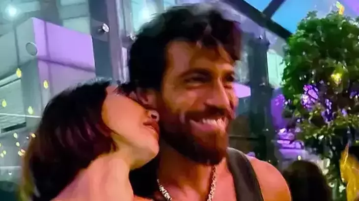 Can Yaman ve DJ Sara Bluma’dan Havalimanında Romantik Poz! Aşk Resmileşti