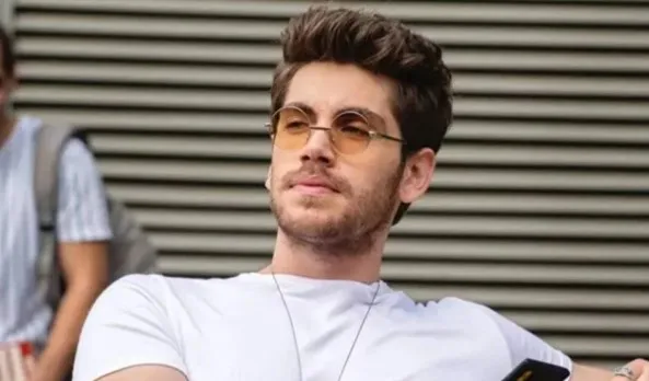 Emre Bey Kimdir? Kaç Yaşında, Aslen Nereli, Evli Mi, Sevgilisi Kim, Filmleri Neler, Yeni Projesi Var Mı?