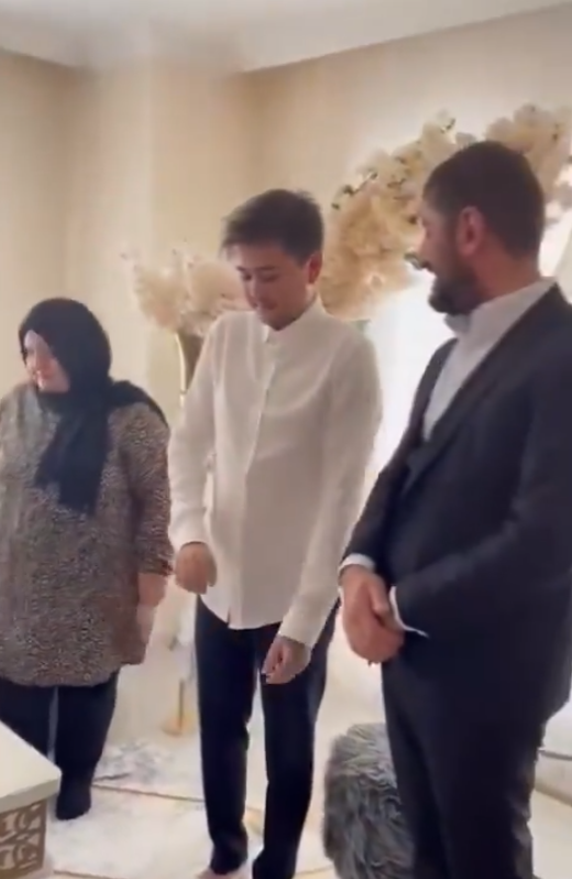 Eşcinsellerden Skandal Tören! İslami Değerlere Ahlaksız Hakaret