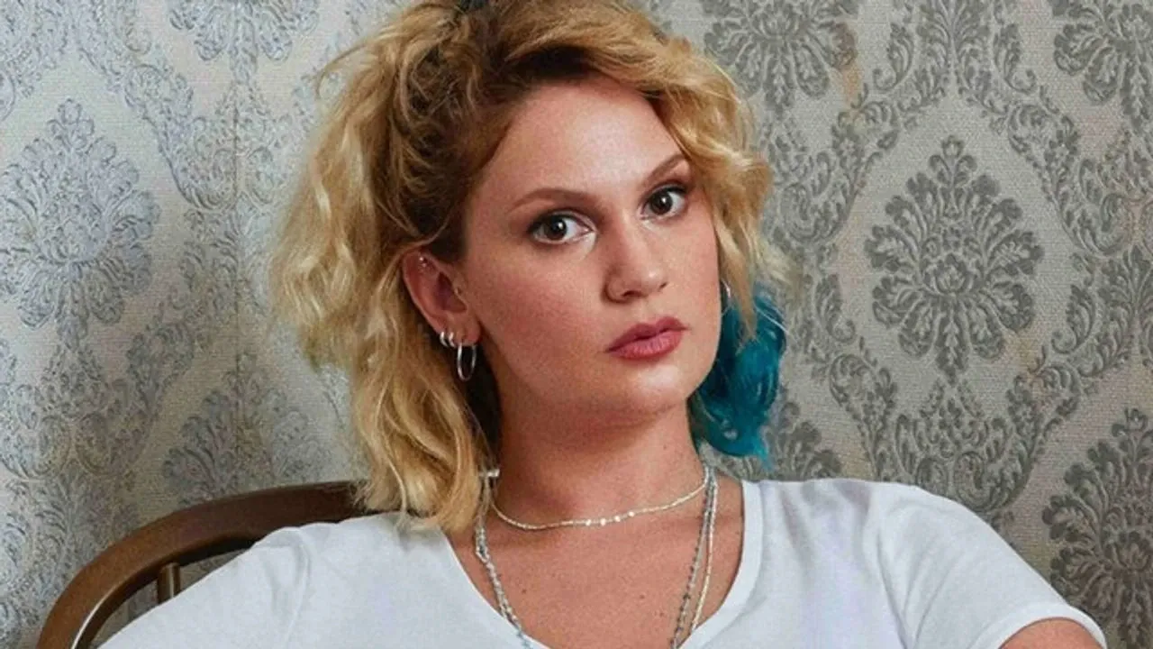 Farah Zeynep Abdullah’ın senaryosunu yazdığı ve oynadığı Günaydın Aşkım filmi, izleyiciyi