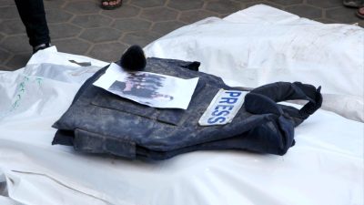 İsrail Gazze saldırısı sırasında Al Jazeera muhabiri Enes el Şerif