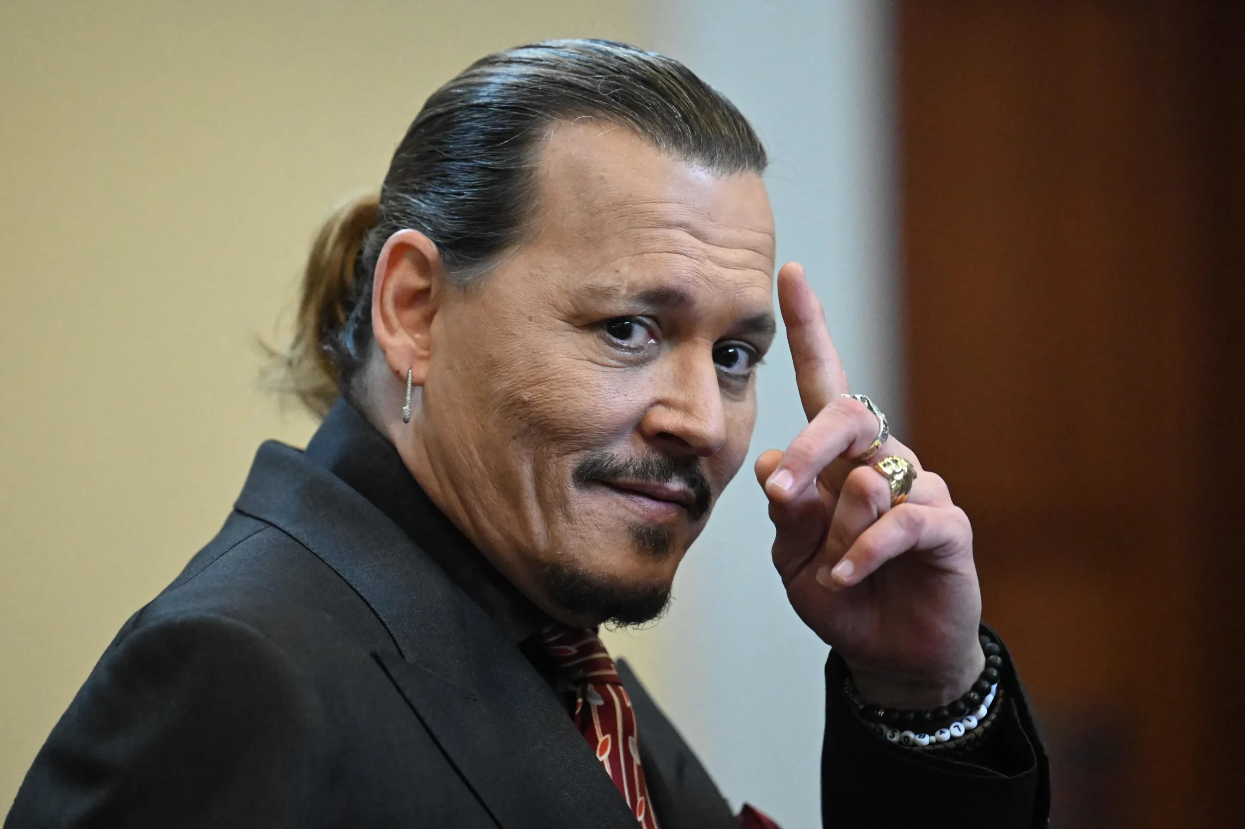 Johnny Depp kimdir? Hayatı, filmografisi, özel hayatı ve ilginç detaylar.