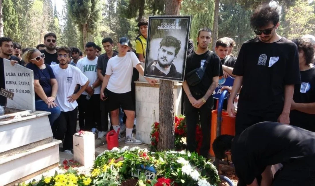 Sosyal medyada “Jrokez” lakabıyla tanınan yayıncı Oğuzhan Dalgakıran, Ankara’daki evinin