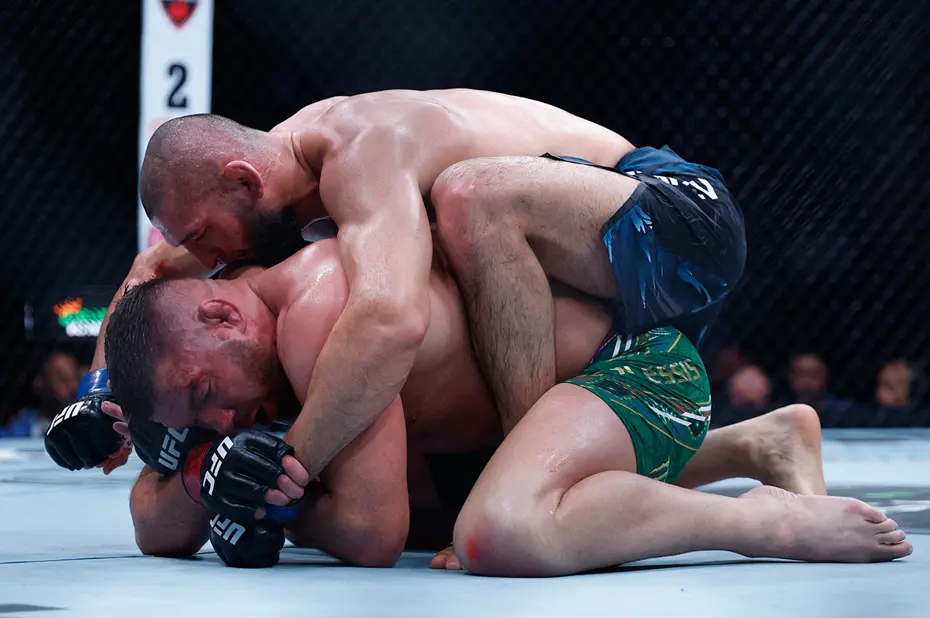 Khamzat Chimaev-Dricus Du Plessis Maçını Kim Kazandı? 17 Ağustos 2025 UFC 319 Orta Sıklet Şampiyonu Belli Oldu