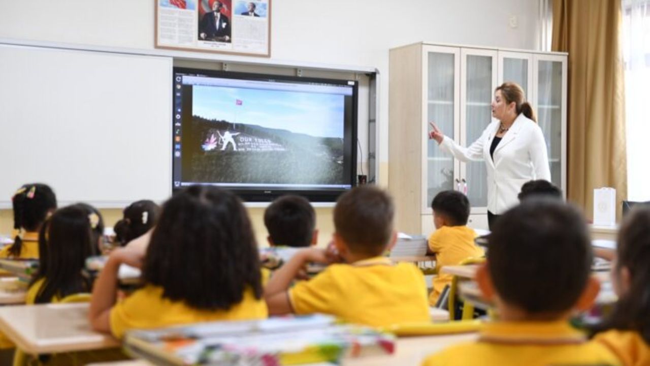 MEB Ücretli Öğretmenlik Şartları Neler, Mezun Olmayanlar Başvurabilir mi, Ön Lisans Geçerli mi?
